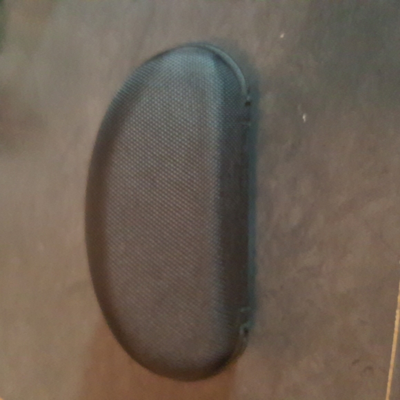 Oakley Eyeglass Case and 2 sleeve covers - Picture 4 of 5